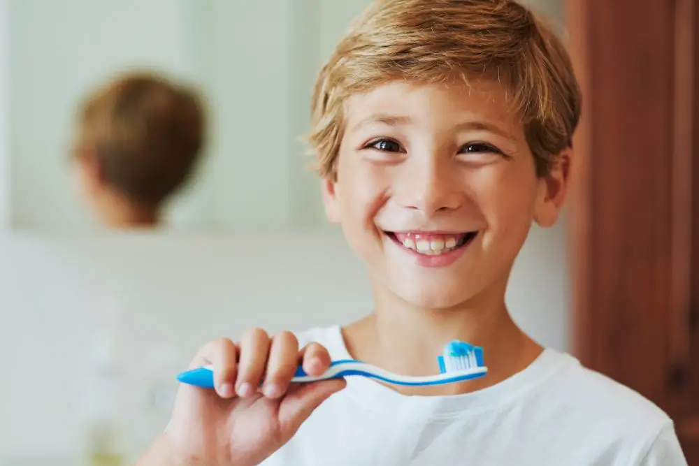 سن مناسب برای شروع استفاده از خمیر دندان